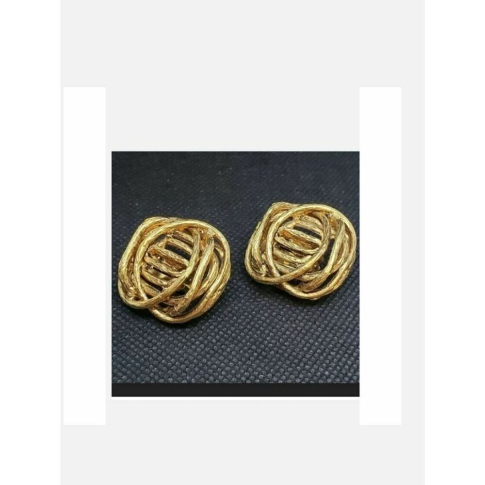 VINTAGE CLARA KASAVINA STUDIOS Goldtone Clip-on Earrings